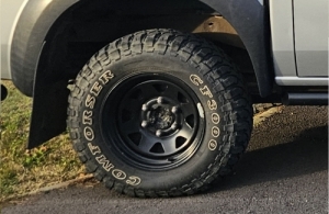 COMFORSER CF3000, 235/75R15 haszn�lt terepgumik