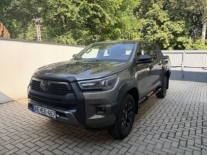 Toyota Hilux Invincible 2.8 D-4D 4x4 automata ,2023,8 havi.