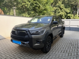 Toyota Hilux Invincible 2.8 D-4D 4x4 automata ,2023,8 havi.
